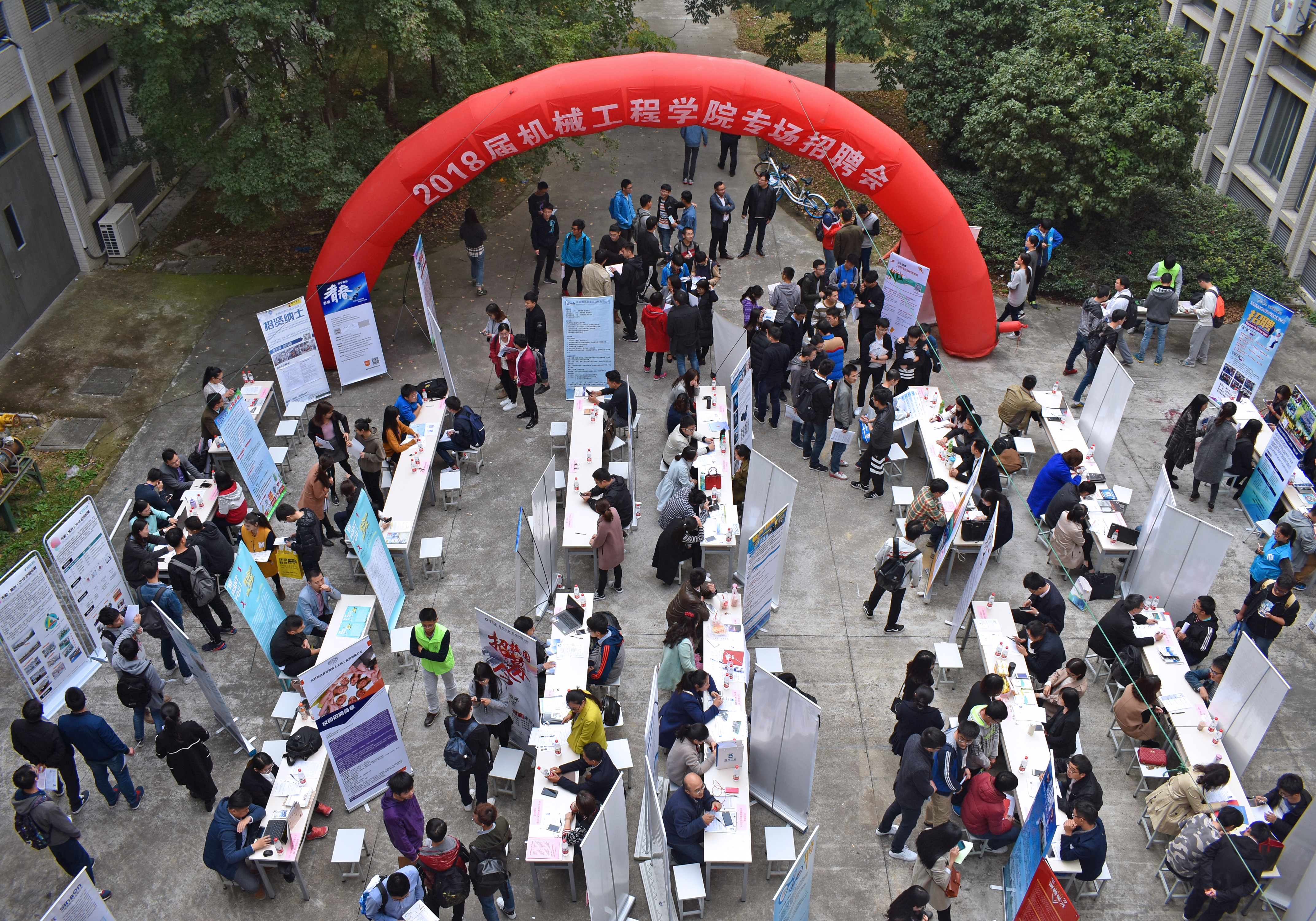 互聯(lián)網(wǎng)招聘會(huì)新聞(互聯(lián)網(wǎng)招聘文案廣告語(yǔ))